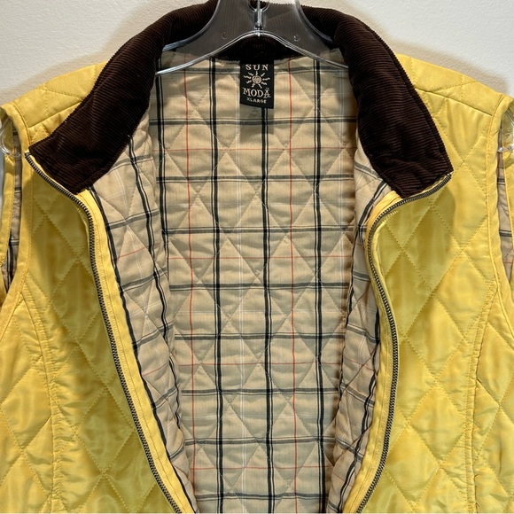 Barbour Quilted Yellow Vest with Contrast Dark Collar - Picture 7 of 11